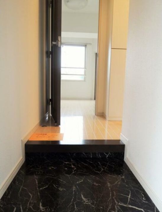 ル・リオン目黒IIの玄関