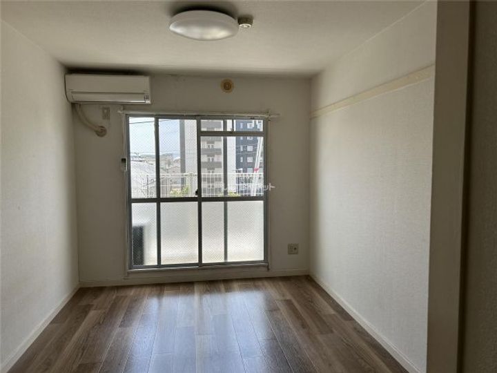 コート玉藻の居間