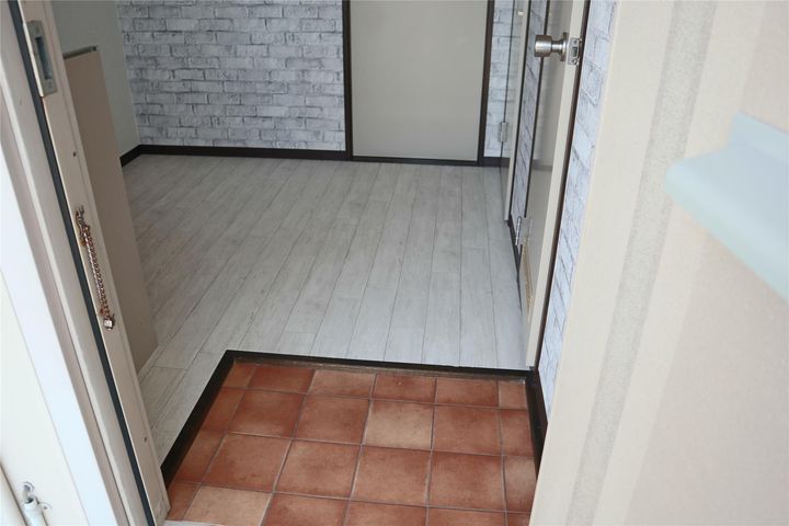 西大通りガーデン A棟の玄関