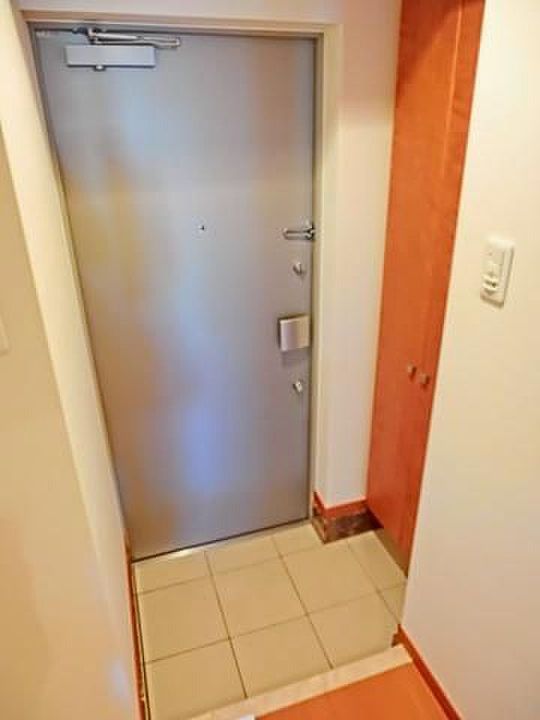 東京都台東区根岸5(マンション)の賃貸物件の玄関