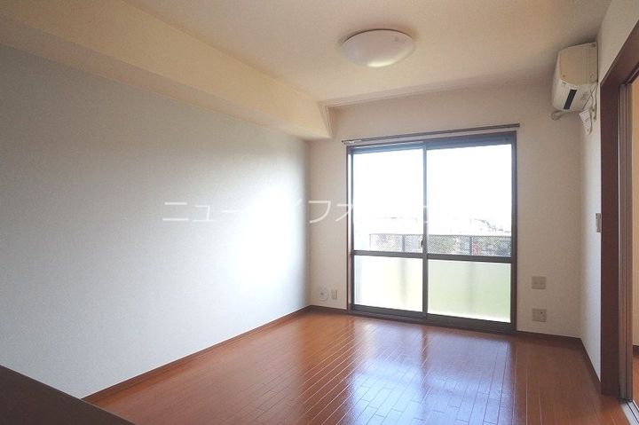 プレミールCの居間