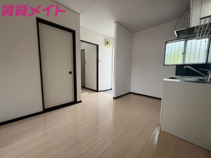 ハイツ山の平の居間