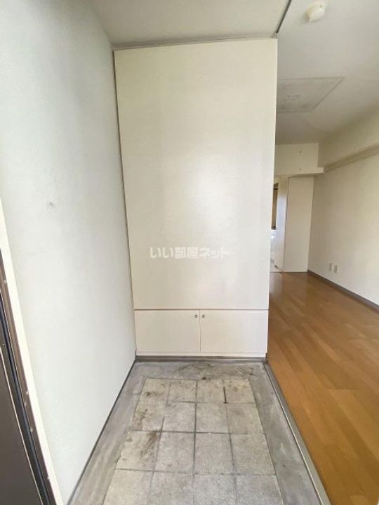 大阪府東大阪市長栄寺(マンション)の賃貸物件の玄関