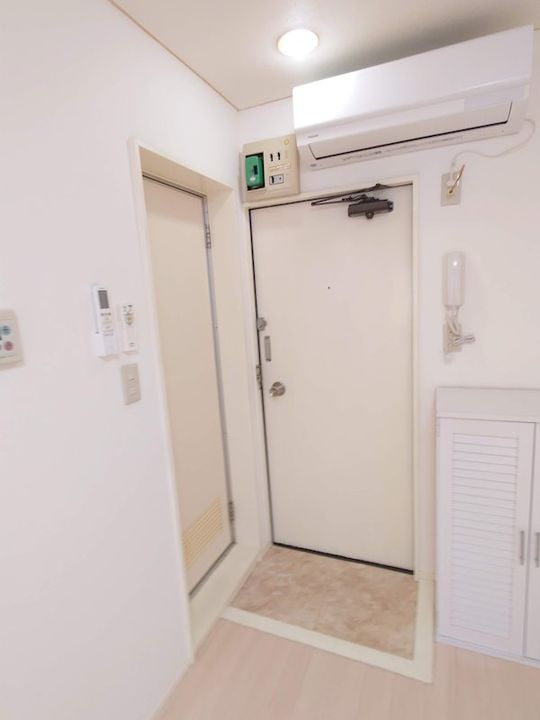 ドムール弥生町の玄関