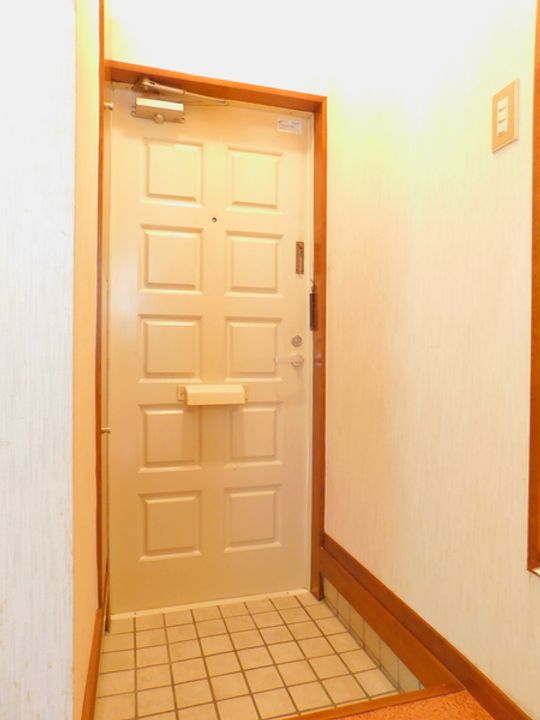 ケンコーポ青山台の玄関