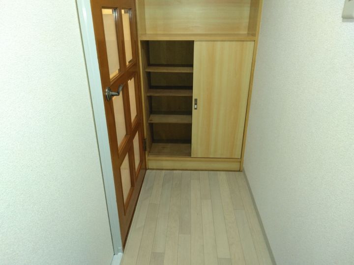 シャレー山科の玄関