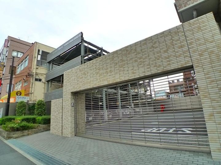 パインズマンション新松戸駅前の玄関