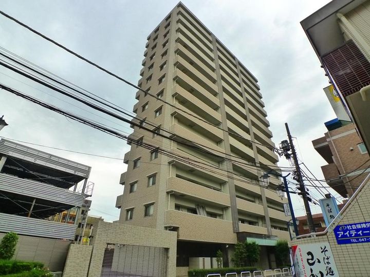 パインズマンション新松戸駅前の外観