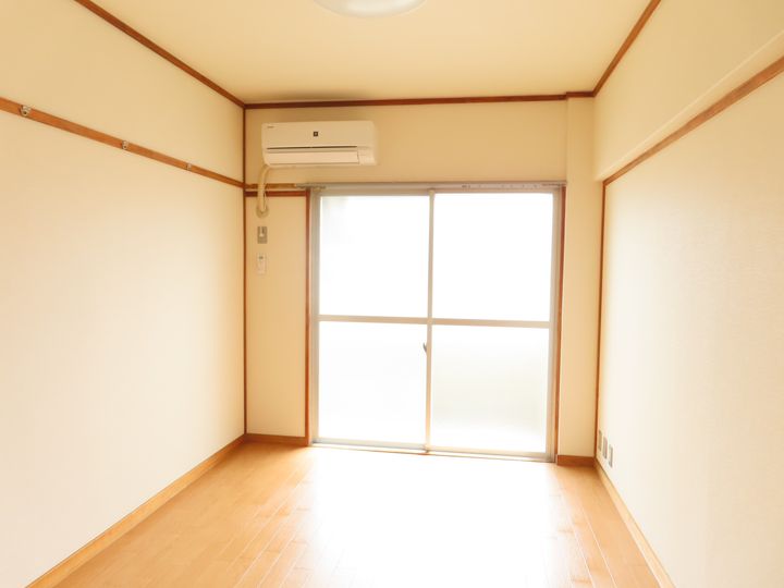 橘マンションの居間