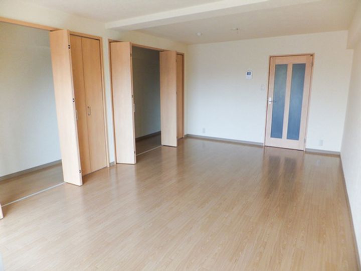 山崎ビルの居間