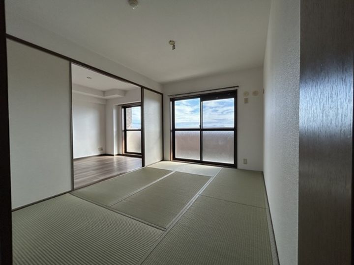 ミレニアムの内装