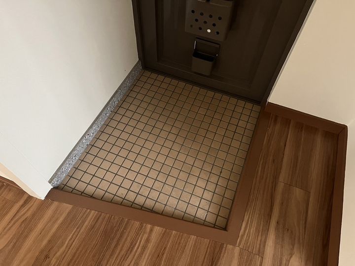 アーバン加古川B棟の玄関