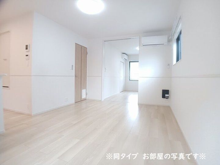 アルファードの居間