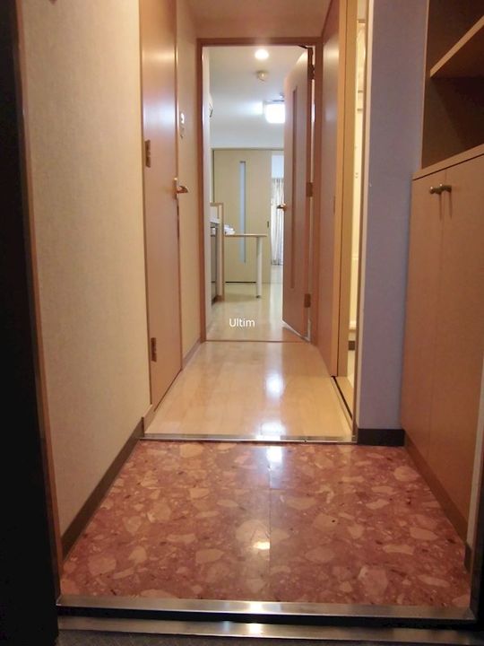 エステムコート京都河原町プレジールの玄関