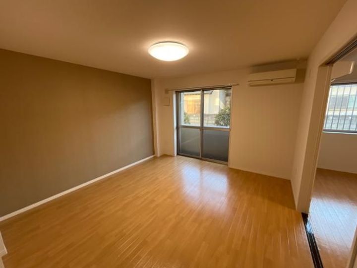 コンフォール里根川IIの居間