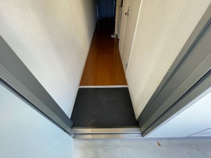 レオパレスエスポワールの玄関