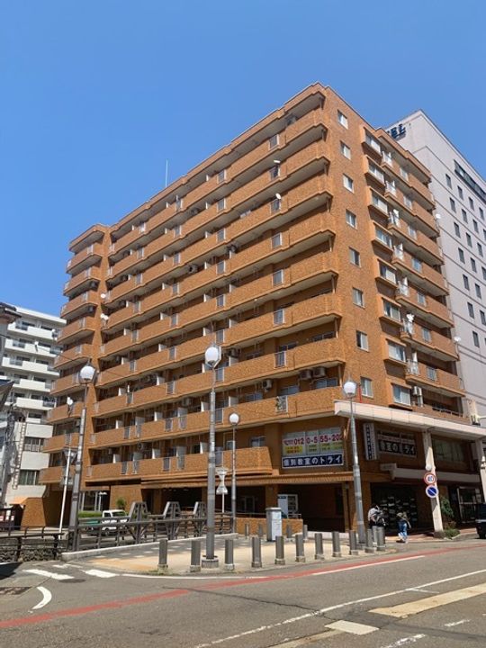 ダイアパレス高田本町の外観