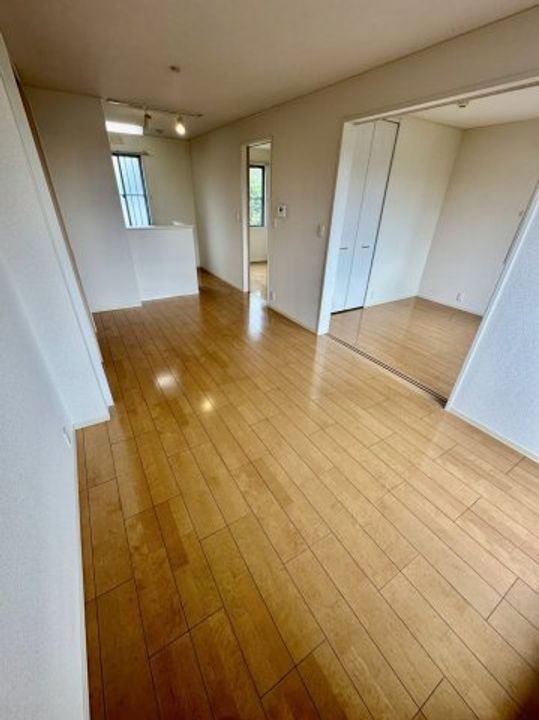 群馬県北群馬郡吉岡町大字大久保(アパート)の賃貸物件の居間