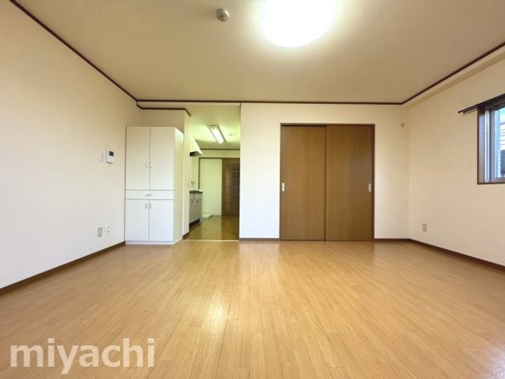 グランドハイツ矢三の居間
