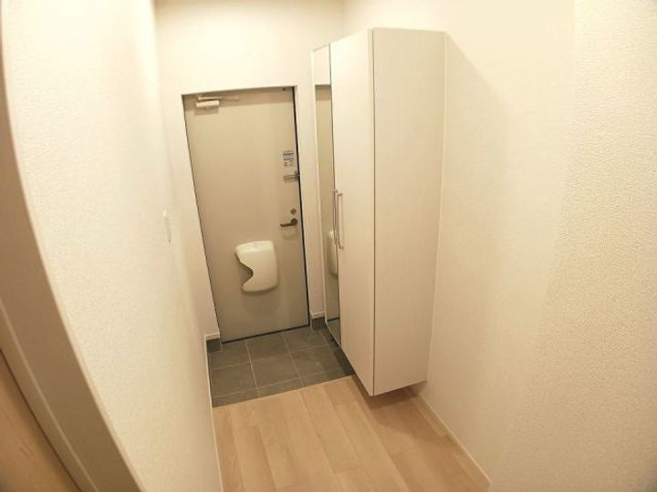 ロータス北泉3の玄関