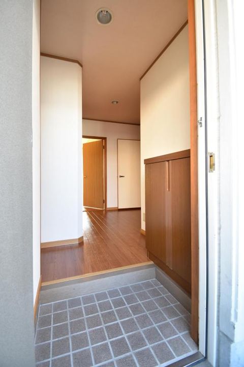 コーポ中之庄の玄関