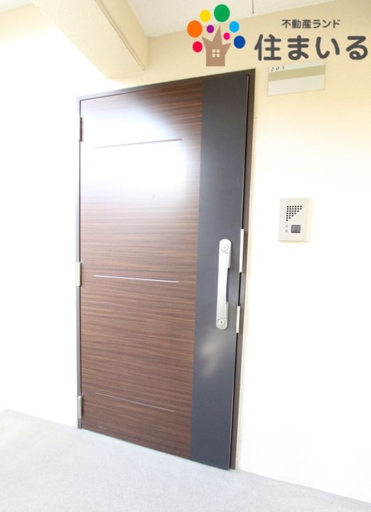 愛知県名古屋市緑区鳴海町字上汐田(マンション)の賃貸物件の玄関