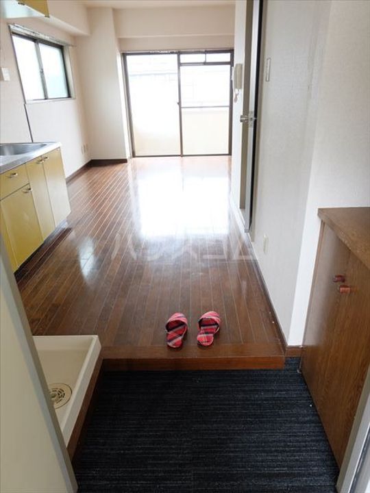 森山ハイツの玄関