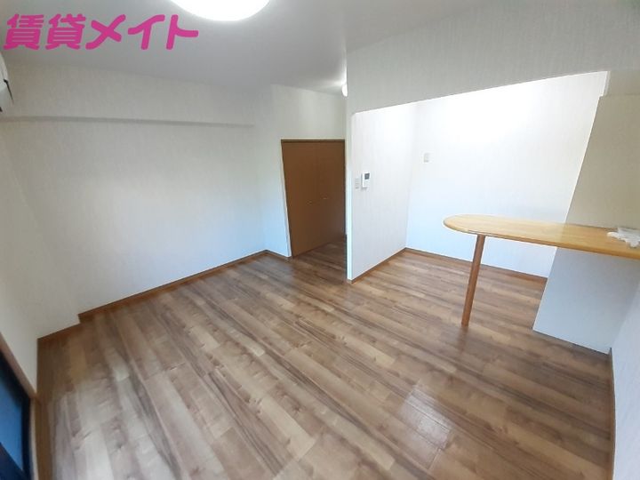 ミレニアム楠の居間