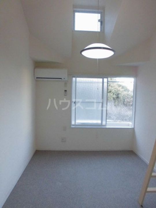 パレス岡出山の居間