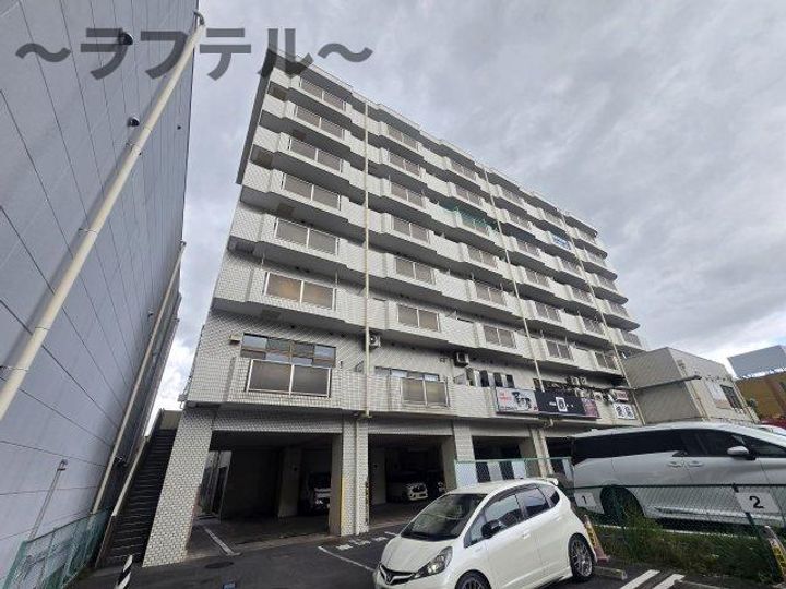 入間市駅前ビルの外観