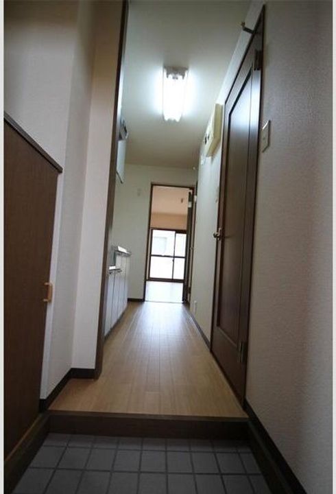 静岡県掛川市富部(マンション)の賃貸物件の玄関