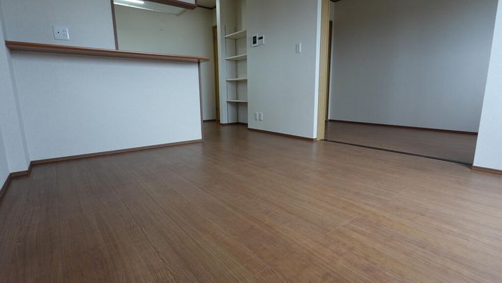 平須スクエアの居間
