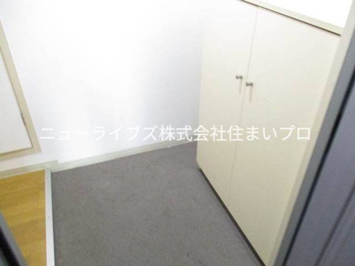 富士藤田町マンションの玄関