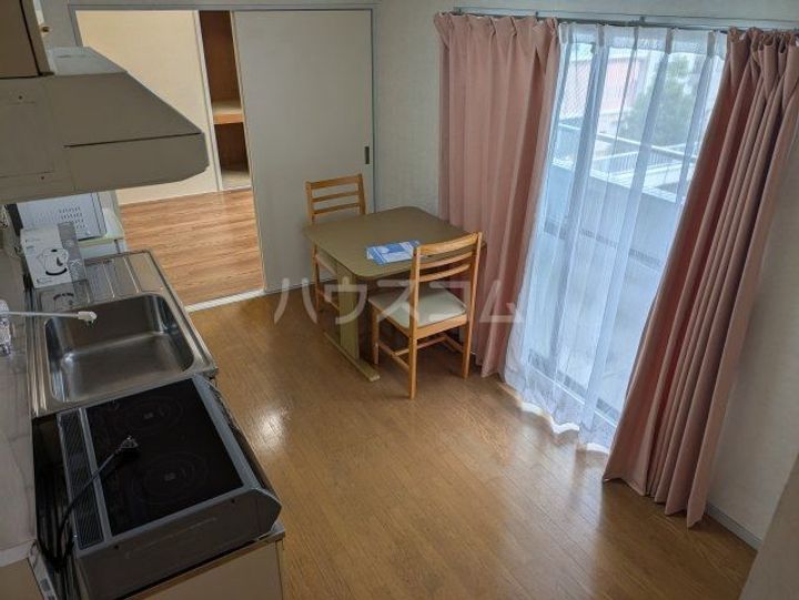 アートスクエアの居間