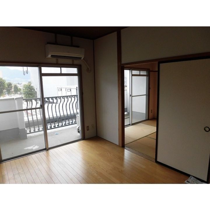 ステーションビル竹川の内装