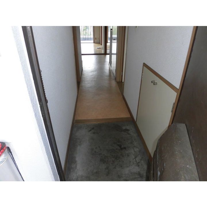 ステーションビル竹川の玄関