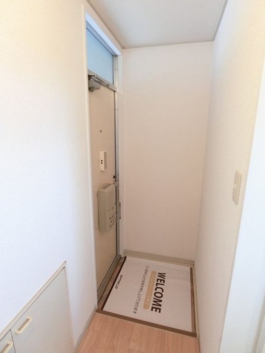 レヂデンス岡田 Bの玄関