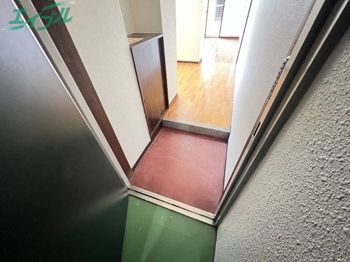 メゾンスイリュウの玄関