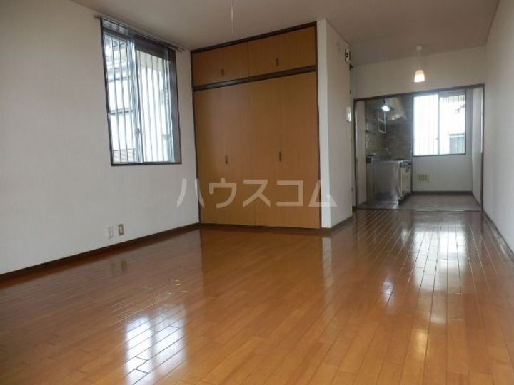 ヴェルテ奥西Iの居間
