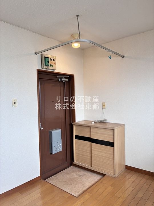 第13通南ビルの玄関