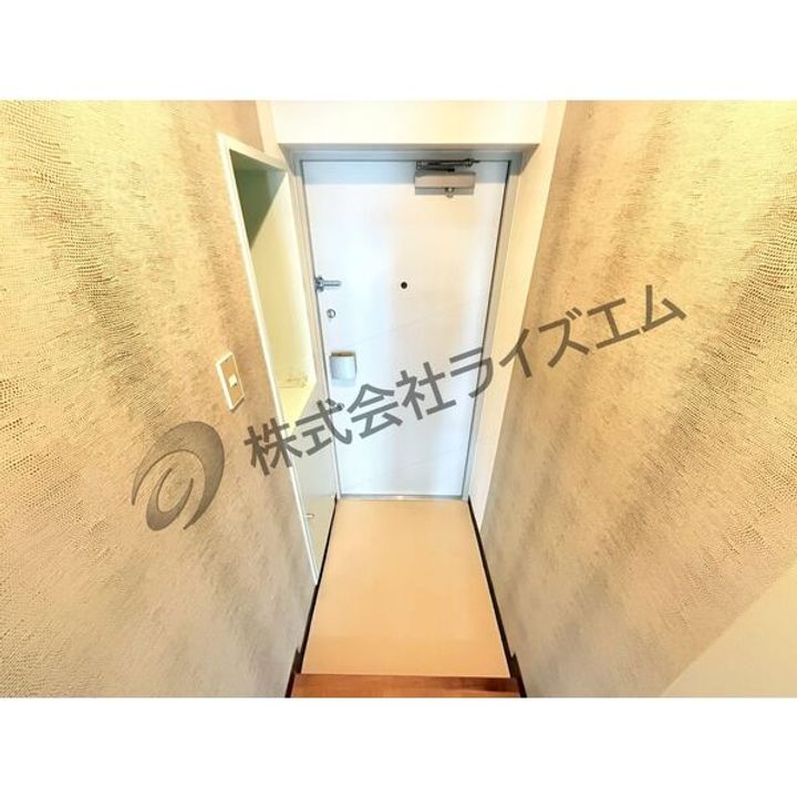 グランドハイツ澄川A棟の玄関