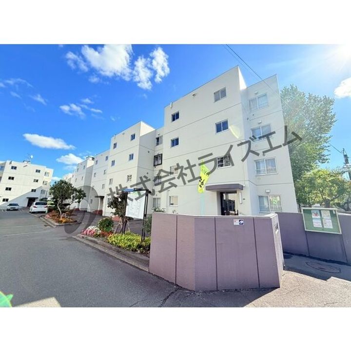 グランドハイツ澄川A棟の外観