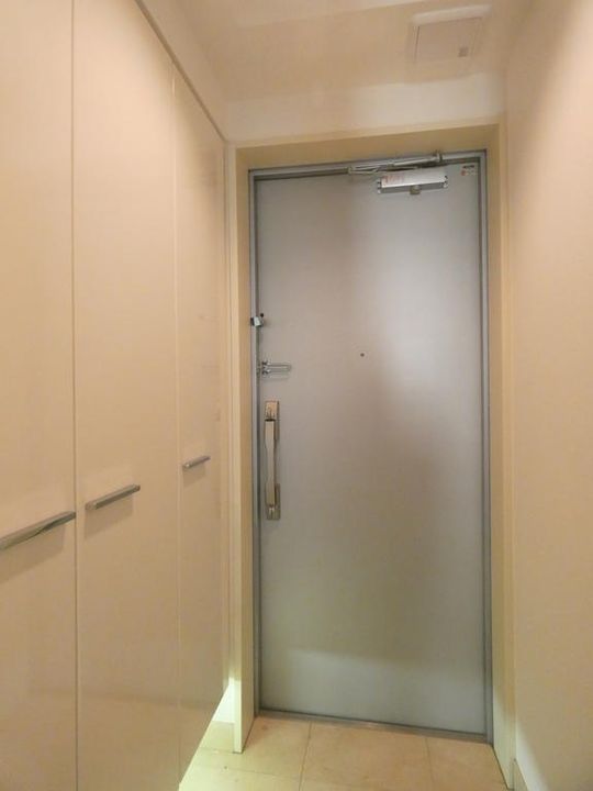 東京都港区新橋6(マンション)の賃貸物件の玄関