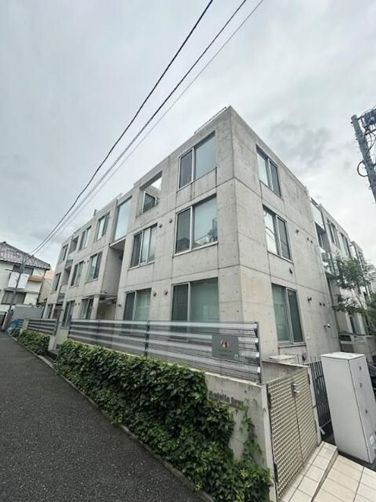 Modelia Brut表参道の外観