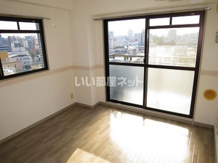 広島県広島市西区中広町3の賃貸マンションの居間