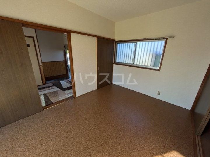 ホームズ栄の居間