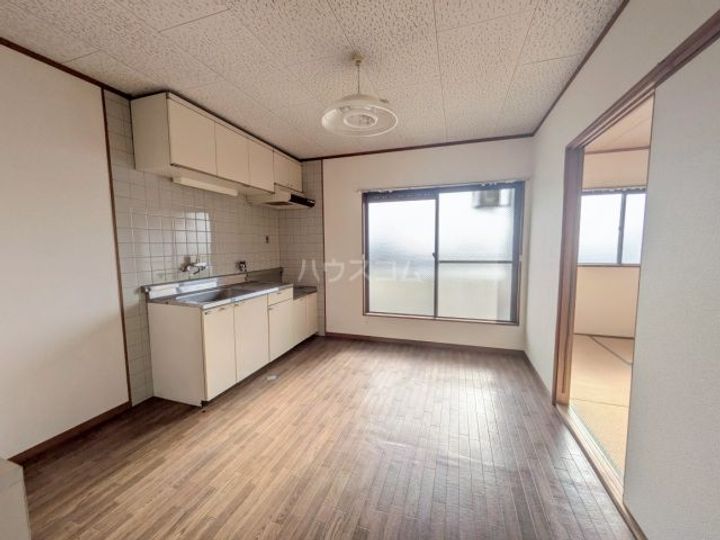 大久保大喜マンションの居間