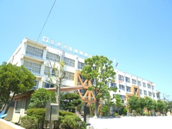 メゾン・ド・クレールの周辺