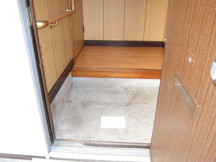 グリーンハイツ(城山)の玄関