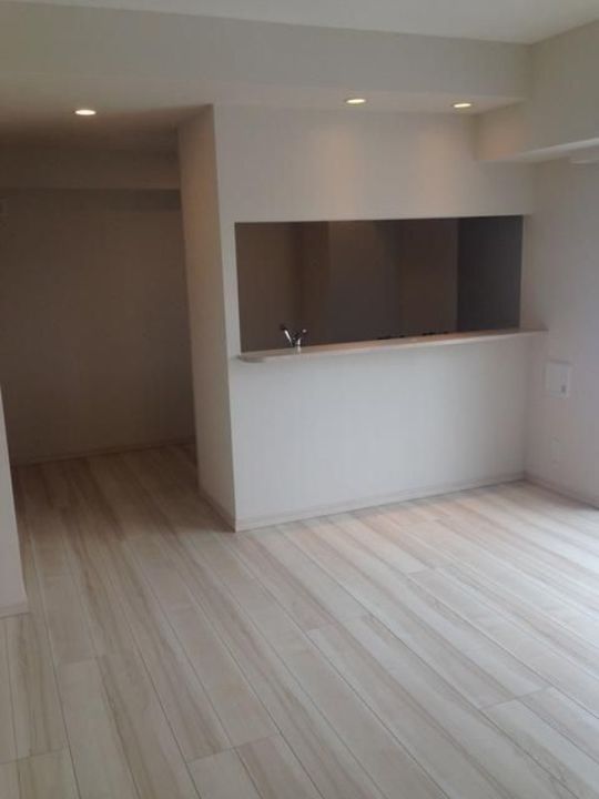 東京都新宿区西新宿4(マンション)の賃貸物件の居間